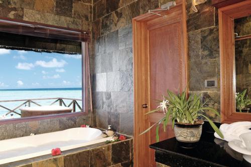 Vilu Reef Sun Aqua & Spa Resort MALDIVES